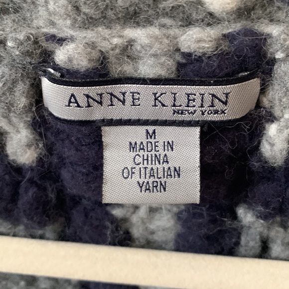 Anne Klein, Sz M, short sleeve sweater vest in Italian yarn. - Picture 3 of 6